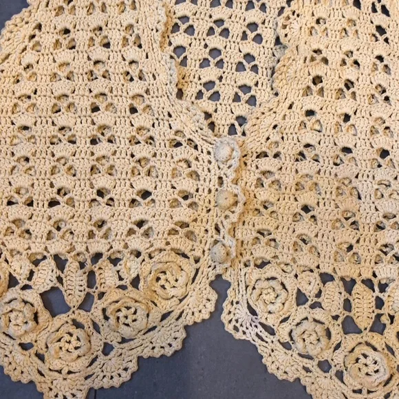 One Step Up Crocheted Vest - Picture 4 of 14